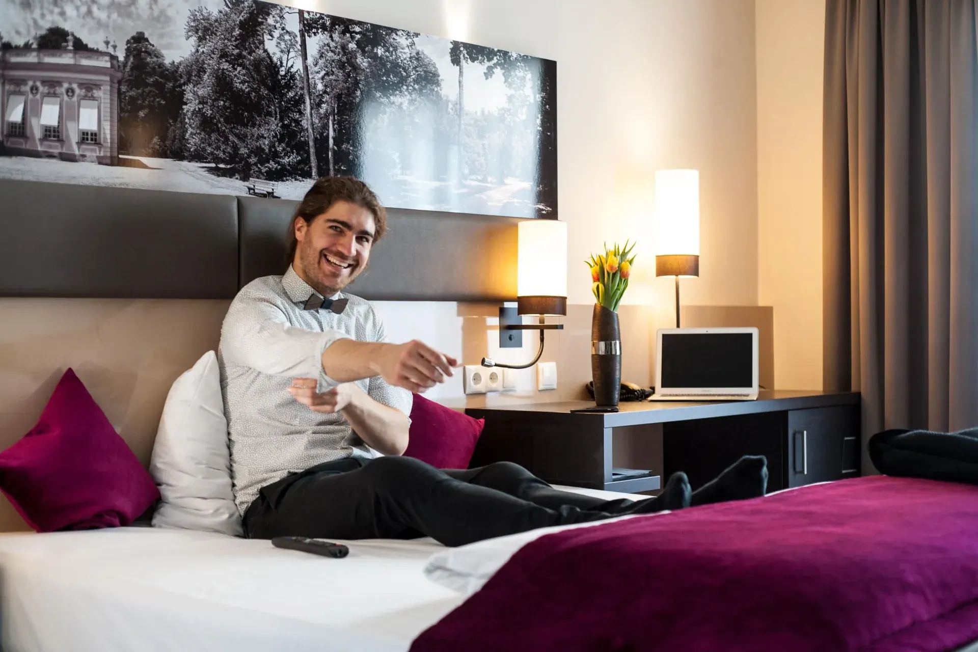 Gast entspannt im Apartment